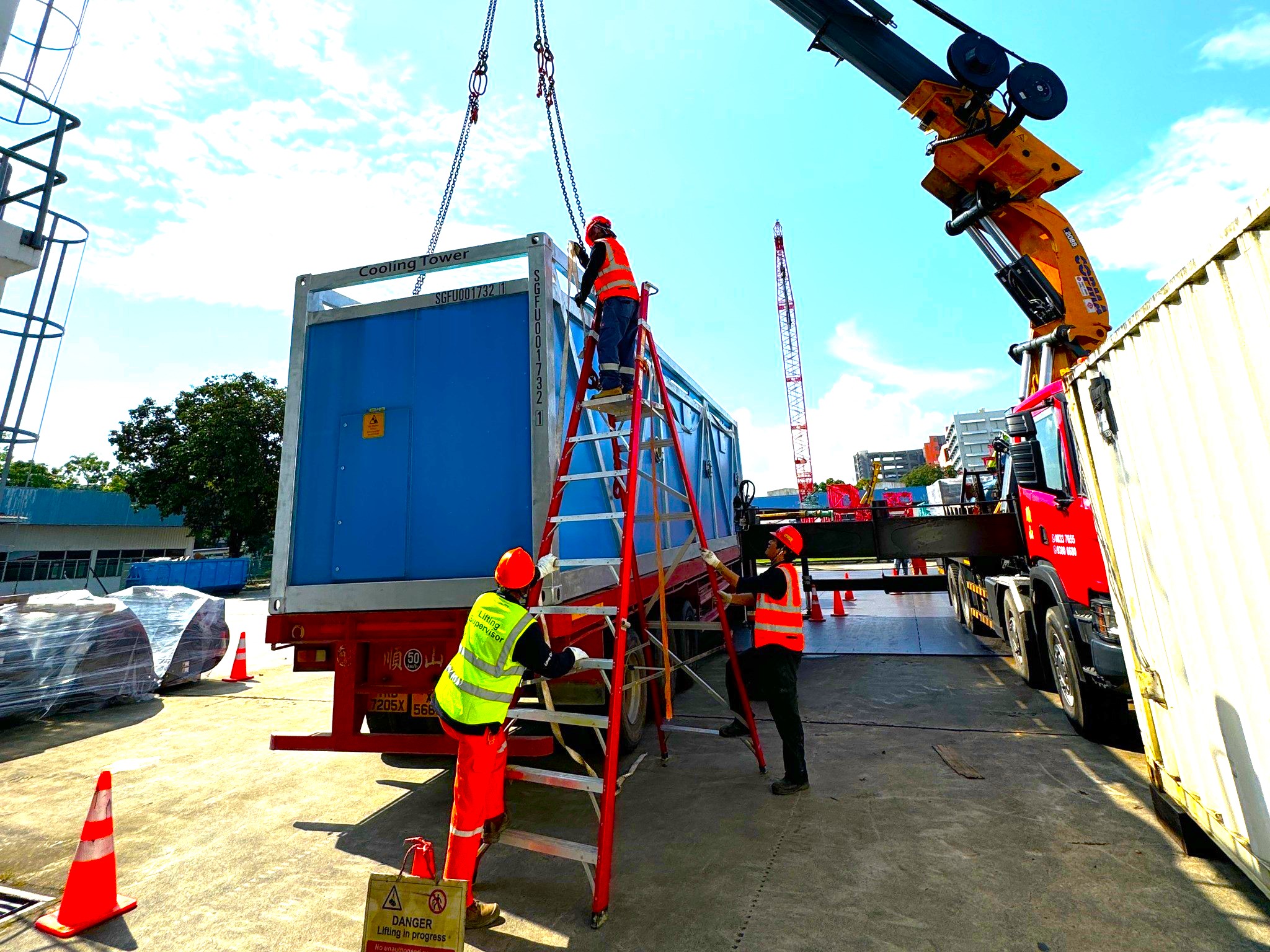 Rigging with Platform Ladder Rigging with Platform Ladder