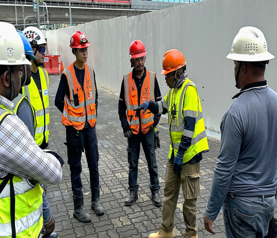 Briefing by Lifting Supervisor Briefing by Lifting Supervisor